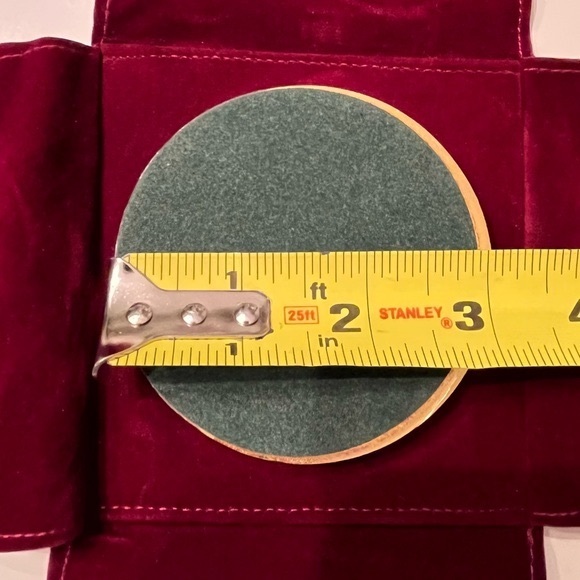 Alfa Romeo Paperweight - Picture 7 of 7